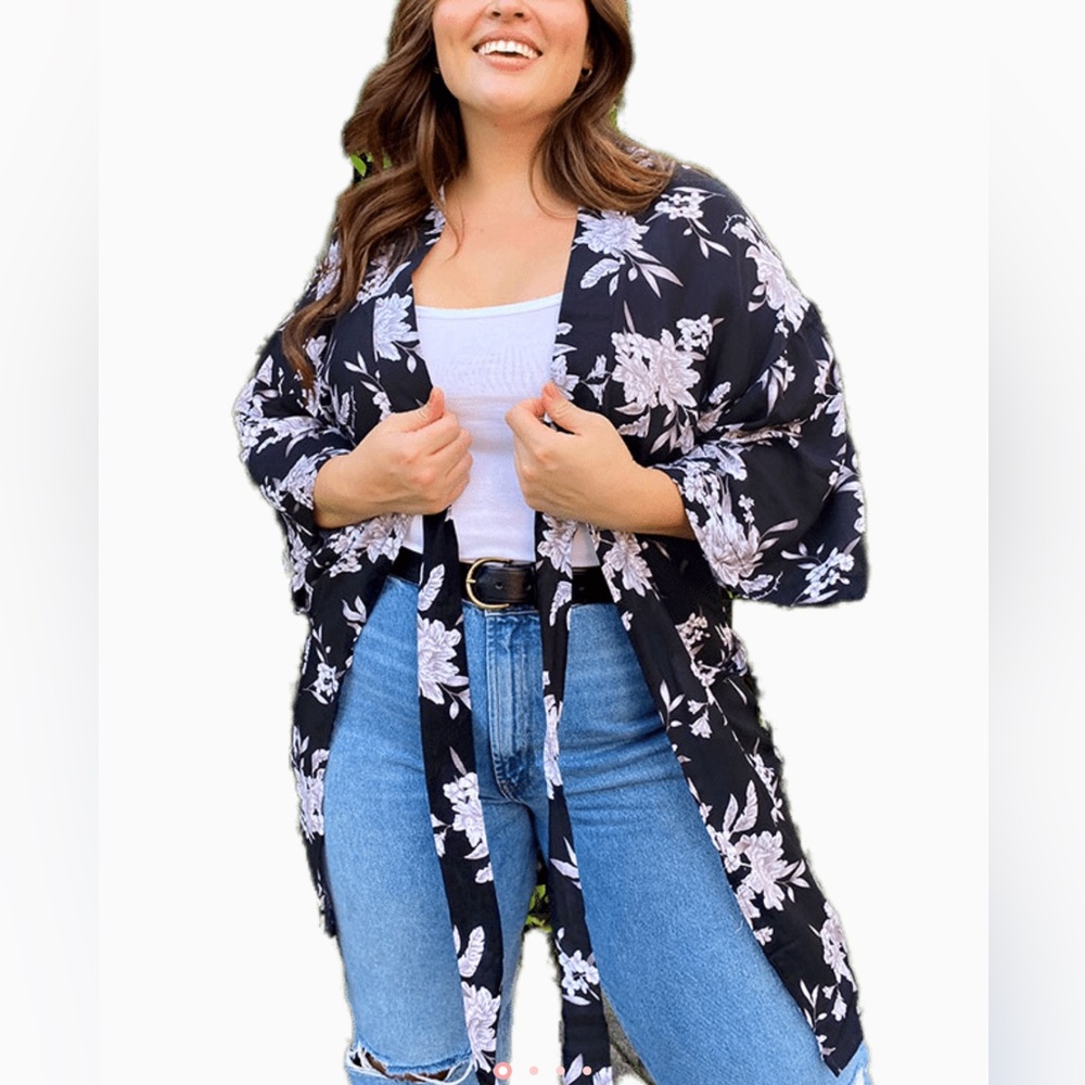 Spiritual Gangster O/S Maya Kimono Black Gray Floral Robe Cover Up Pockets